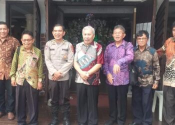 Wakasat Binmas Polresta Manado, AKP Nelson Tuju, menggelar Kegiatan Minggu Kasih yang berlangsung dengan sukses di Gereja Elsadai Sario. Acara ini menjadi momen penting untuk mempererat hubungan antara kepolisian dan masyarakat dalam suasana yang penuh keakraban siang pada tanggal 31 Desember 2023, pukul 09.00 Wita.