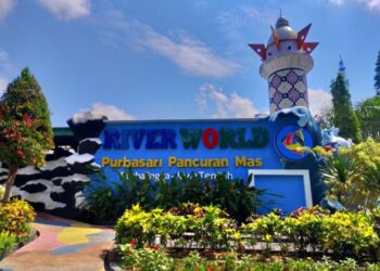 Obyek wisata Taman Pendidikan Purbasari Pancuran Mas Purbayasa kecamatan Padamara, Kabupaten Purbalingga ramai dikunjungi wisatawan/Wisata lokal libur Tahun Baru 2024.