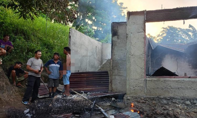Sebuah kebakaran melanda rumah semi permanen milik Keluarga Bakar-Masedung di Kelurahan Alung Banua Lingkungan II Kecamatan Bunaken Kepulauan. Peristiwa tragis ini menelan korban jiwa, termasuk seorang balita pada hari Senin, 01 Januari 2024, pukul 04.00 WITA.
