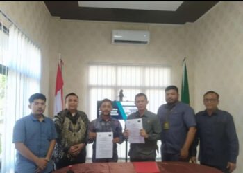 Kerjasama ini ditandai dengan penandatanganan MoU (Memorandum Of Understanding) bersama antara YLBH-AKA Distrik Aceh Barat Andri Agustian, S.H., M.H. dan Ketua Pengadilan Negeri Meulaboh Faridh Zuhri, S.H., M.Hum. pada Selasa (02/01) digedung PN Meulaboh.