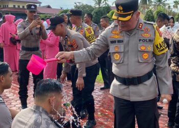 Polres Aceh Utara menggelar upacara laporan kenaikan pangkat bagi 36 personel Polres dan Personel Kompi 4 Yon B Pelopor Sat Brimob Polda Aceh, Rabu (3/1/2023) dipimpin Kapolres Aceh Utara AKBP Deden Heksaputera S, S.I.K.