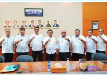 Surat keputusan mutasi maupun promosi diserahkan oleh Region Head Sudarma Bhakti Lessan pada Selasa (2/1/2024).

Turut hadir Senior Executive Vice President (SEVP) Operation II Dedy Gurning, SEVP Business Support Budi Susanto serta Plt Kepala Bagian Sekretariat & Hukum Muhammad Ridho Nasution.