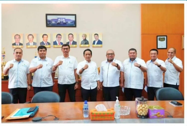 Surat keputusan mutasi maupun promosi diserahkan oleh Region Head Sudarma Bhakti Lessan pada Selasa (2/1/2024).

Turut hadir Senior Executive Vice President (SEVP) Operation II Dedy Gurning, SEVP Business Support Budi Susanto serta Plt Kepala Bagian Sekretariat & Hukum Muhammad Ridho Nasution.