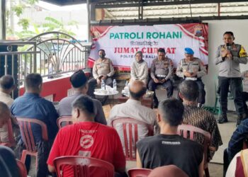 Polres Purbalingga kembali menggelar kegiatan Jumat Curhat, Jumat (5/1/2024). Dalam kesempatan kali ini kegiatan dilaksanakan di wilayah Kelurahan Karangsentul, Kecamatan Padamara, Kabupaten Purbalingga.
