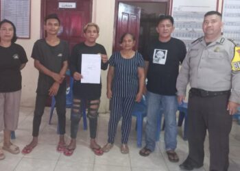 Bhabinkamtibmas kelurahan Pakowa, Bripka Alpredi Pali, telah berhasil menangani konflik yang melibatkan Yosia Pakaya (20 tahun), seorang pemuda asal Manado. Kejadian ini bermula dari tindakan yang menyebabkan keributan dan mengganggu ketertiban masyarakat di sekitar Kelurahan Pakowa Lingkungan V, Kecamatan Wanea, Kota Manado, Jumat (05/1/2023).