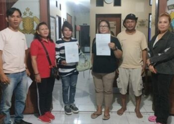 Kanit Reskrim Aipda Fenly S.J Kaeng dari Polsek Bunaken Polresta Manado berhasil mengatasi peristiwa dugaan Tindak Pidana Pencemaran Nama Baik melalui proses mediasi di Polsek Bunaken, Sabtu (06/1/2023).