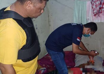 Seorang pria dewasa bernama Budy Pesik, seorang sopir berusia 47 tahun, ditemukan tewas terlentang menghadap ke atas di dalam kamar rumah perusahaan PT Makota Diesel pada hari Sabtu, tanggal 06 Januari 2023, pukul 10.47 WITA.