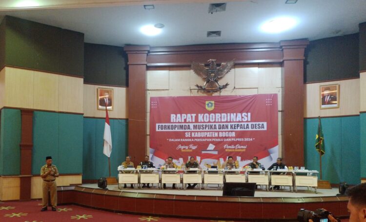 Rapat Koordinasi Forkopimda, Muspika dan Seluruh Kepala Desa Se-Kabupaten Bogor Dalam Rangka Persiapan Pemilu Serta Pilpres 2024 (foto : RH/Mitrapolri.com)
