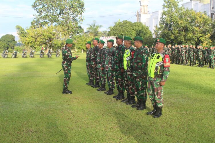 Dandim 0116/Nagan Raya Letkol Inf Fairuzzabadi, S.H. Gelar apel kesiapsiagaan Personil dan Materil dalam pelaksanaan pengamanan menjelang pemilihan Umum di Lapangan Makodim 0116/Nagan Raya Jalan Perkantoran Suka Makmue Kabupaten Nagan Raya, Rabu (10/01/2023).