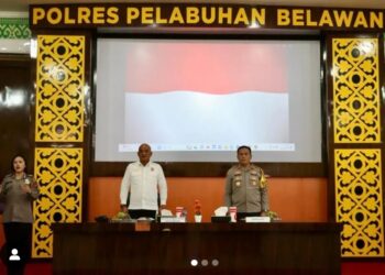 TERIMA KUNJUNGAN: Kapolres Pelabuhan Belawan AKBP Janton Silaban, SH., SIK., MKP., beserta jajaran pejabat utama Polres menerima kunjungan kerja dari Tim Komisi I Dewan Perwakilan Rakyat Daerah (DPRD) Kota Medan di Aula Wira Satya Polres Pelabuhan Belawan, Rabu (10/2/2024).(Foto Dok/ Polres Belawan)