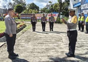 Kapolres Simalungun, AKBP Choky Sentosa Meliala, S.I.K., S.H., M.H., secara langsung memimpin kegiatan yang diikuti oleh Kasat Lantas IPTU Jonni F. H. Sinaga, S.H., KBO Sat Lantas IPTU Arwansyah Batubara, Kanit Gakkum IPTU Rudi Junaidi, Kanit Patroli IPTU Ramadhan Siregar, SH, serta seluruh personel Sat Lantas, ASN, dan PHL Sat Lantas Polres Simalungun.