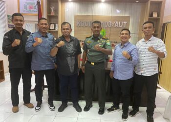 Komandan Kodim 0103/Aceh Utara Letkol Kav Makhyar S.T., M.M., M.H.I., terima kunjungan silaturahmi Ketua Komisi Independen Pemilihan (KIP) Aceh Utara Hidayatul Akbar di ruang kerjanya di Makodim 0103/Aceh Utara, di jalan Iskandar muda, desa gampong Jawa lama, Kecamatan Banda Sakti, kota Lhokseumawe, Rabu (10/01/2024).