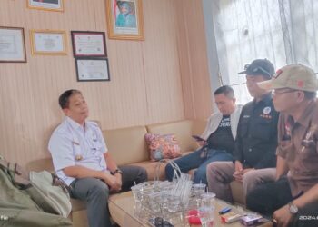 Senin (08/1/24) lalu, sesuai janjinya, Pemkab Tanggamus, diwakili Kadis Kominfo Suhartono, kembali berdiskusi di ruang kerjanya. Namun selama dua jam, Pihaknya belum dapat memberikan solusi.