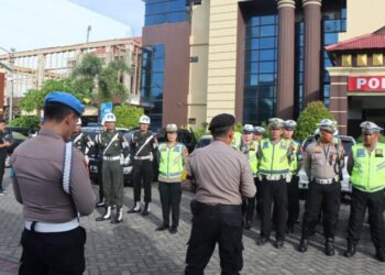 Personel gabungan yang terdiri dari Satuan Lalu Lintas Polresta Manado, Satuan Samapta Polresta Manado, Personel Direktorat Lalu Lintas Polda Sulut, dan POM TNI AD berhasil melaksanakan penindakan terhadap kendaraan bermotor yang menggunakan knalpot Racing atau Brong di Jalan Pumurow, Kota Manado.