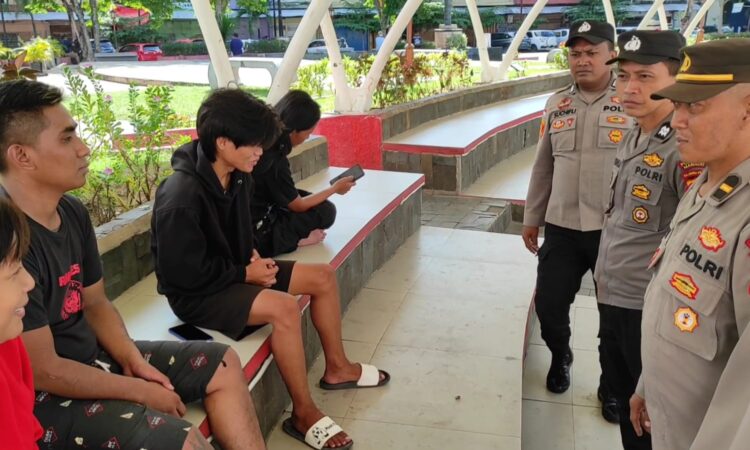 Dengan semangat pencegahan, anggota Satgas secara intensif berinteraksi dengan masyarakat, menyampaikan pesan-pesan positif, dan mengajak mereka untuk bersama-sama menjaga keamanan dan ketertiban, Kamis (11/1/2024).
