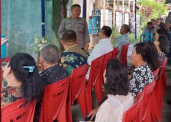 Kasat Binmas Polresta Manado, Kompol Arie Najoan, S.H, mengadakan kegiatan “Minggu Kasih” di Kelurahan Winangun, Kecamatan Malalayang, khususnya di Keluarga Poppal Kumendong. Acara yang bertujuan mempererat hubungan antara kepolisian dan masyarakat ini dihadiri oleh berbagai lapisan masyarakat setempat pada hari Minggu, tanggal 14 Januari 2024, pukul 09.00 Wita.
