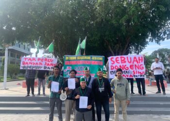 Himpunan Mahasiswa Islam (HMI) Lhokseumawe - Aceh Utara melakukan Deklarasi Pemilu Damai Tahun 2024 di Taman Riyadah Kec.Banda Sakti Kota Lhokseumawe

Deklarasi berlangsung pada pukul 15.30 wib dengan jumlah massa sebanyak 25 orang yang membawa alat peraga berupa spanduk dan pengeras suara.