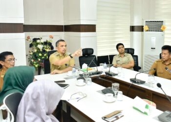 Pj Wali Kota Sabang Reza Fahlevi secara langsung memimpin rapat paparan rencana program pariwisata 2024, di Ruang rapat Pulau Klah (Walikota Sabang), Selasa (16/1/24).