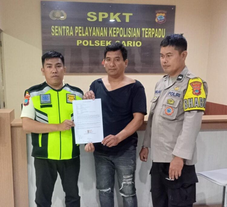 Bhabin Aipda Felix Balau terlibat dalam kegiatan problem solving yang berhasil menyelesaikan permasalahan penganiayaan dan pencemaran nama baik. Insiden tersebut terjadi di muka Rumah Sakit OD-SK, Kelurahan Sario Tumpaan, Lingkungan 2, Kecamatan Sario, Kota Manado pada hari Senin, tanggal 16 Januari 2024, pukul 22.00 WITA.