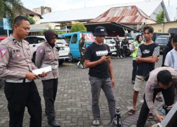 Dalam kurun waktu satu minggu terakhir, Polresta Manado dan Polsek Jajaran secara masif lakasankan operasi penindakan terhadap knalpot racing atau brong di wilayah hukum mereka, Selasa (16/1/2024).

Hasil operasi ini sungguh mengesankan, dengan total 249 kendaraan bermotor berhasil diamankan. Rinciannya, terdapat 13 unit kendaraan roda empat dan 236 unit kendaraan roda dua yang kini berada di bawah kendali pihak berwajib.