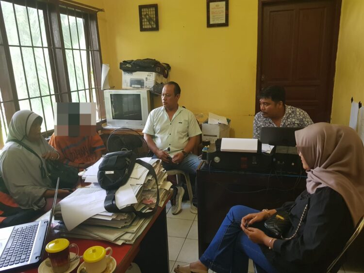 Polsek Siantar Martoba dipimpin Kanit Reskrim AIPTU Ricardo Rajagukguk S.Sos laksanakan diversi perkara pencurian di ruangan pemeriksaan Unit Reskrim Polsek Siantar Martoba, Selasa, 16 Januari 2024 pagi sekira pukul nyamuk 10:00 Wib.