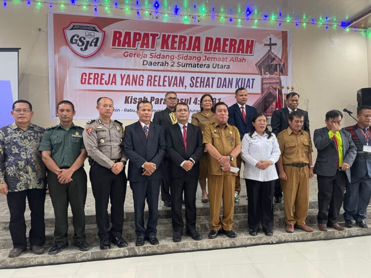 Kabag Ops Polres DAIRI Kompol Martualesi Sitepu, SH.,MH yang hadir mewakili kegiatan tersebut mengajak peserta Rakerda GSJA untuk mendoakan pelaksanaan pemilu yang tinggal hanya sebulan lagi agar berjalan lancar, aman dan damai.