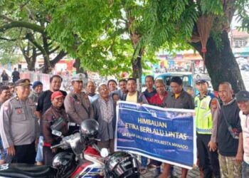 Satuan Lalu Lintas (Satlantas) melaksanakan kegiatan himbauan etika berlalu lintas di Jl Kali Mas. Kegiatan ini dipimpin oleh IPTU Repy Samel, bersama dengan dua anggota lainnya, yaitu Bripka Juningsih Djahido dan Bripda Endrico Londah. Dalam pelaksanaan kegiatan, juga turut hadir Bripda Riski Laloan dari DPP Kasat Lantas pada hari Rabu, tanggal 17 Januari 2024, jam 11.00 hingga 12.30 WITA.