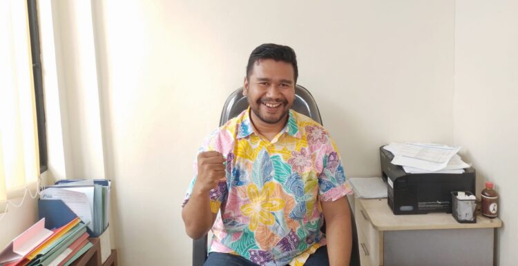 Sosok Muda yang menggawangi Perumda Tirta Kahuripan Cabang Jonggol Bapak Alfa Syaf Pratama,S.A.B disambangi oleh Jurnalis Mitra Polri di Kantornya. Kamis 18/01/2024 (foto : Dok : RH/Mitrapolri.com)