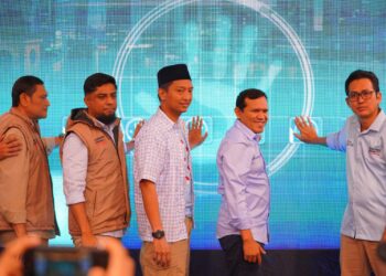 Relawan Pengusaha Muda Nasional (Repnas) Aceh, mendeklarasikan Gerakan Nasional Pilpres Sekali Putaran untuk memenangkan pasangan calon presiden dan calon wakil presiden Prabowo Subianto-Gibran Rakabuming Raka pada Pilpres 2024, Kamis (18/1/2024) di Banda Aceh.

Acara ini dihadiri Komandan Tim Kampanye Nasional (TKN) Pemilih Muda (Fanta) Arief Rosyid, Wakil Ketua Tim Kampanye Daerah (TKD) Prabowo Gibran Aceh Fadlullah SE dan sejumlah petinggi partai politik dari koalisi Indonesia Maju dan sejumlah relawan lainnya.