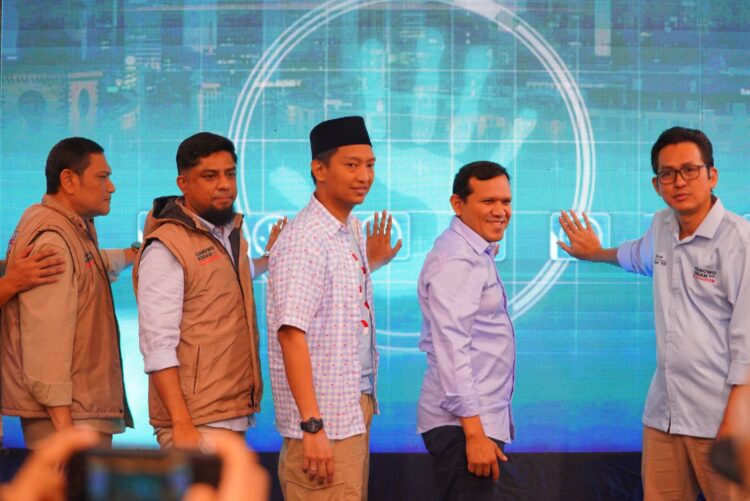 Relawan Pengusaha Muda Nasional (Repnas) Aceh, mendeklarasikan Gerakan Nasional Pilpres Sekali Putaran untuk memenangkan pasangan calon presiden dan calon wakil presiden Prabowo Subianto-Gibran Rakabuming Raka pada Pilpres 2024, Kamis (18/1/2024) di Banda Aceh.

Acara ini dihadiri Komandan Tim Kampanye Nasional (TKN) Pemilih Muda (Fanta) Arief Rosyid, Wakil Ketua Tim Kampanye Daerah (TKD) Prabowo Gibran Aceh Fadlullah SE dan sejumlah petinggi partai politik dari koalisi Indonesia Maju dan sejumlah relawan lainnya.
