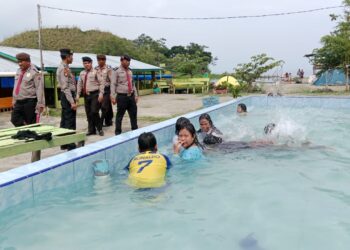 Kasat Pamobvit Polres Dairi AKP LP. Sinaga Melaksanankan kegiatan patroli Dialogis ke objek wisata Silalahi, Jumat (19/01/2024).