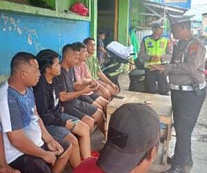 Unit Kamsel di bawah kepemimpinan Kanit Kamsel Iptu Repy Samel melaksanakan kegiatan himbauan keselamatan berlalu lintas di Pelabuhan Manado. Sasaran kegiatan ini adalah para pengemudi taxi online yang beroperasi di wilayah tersebut pada hari Kamis, tanggal 18 Januari 2024, antara pukul 10.00 hingga 11.30 WITA.