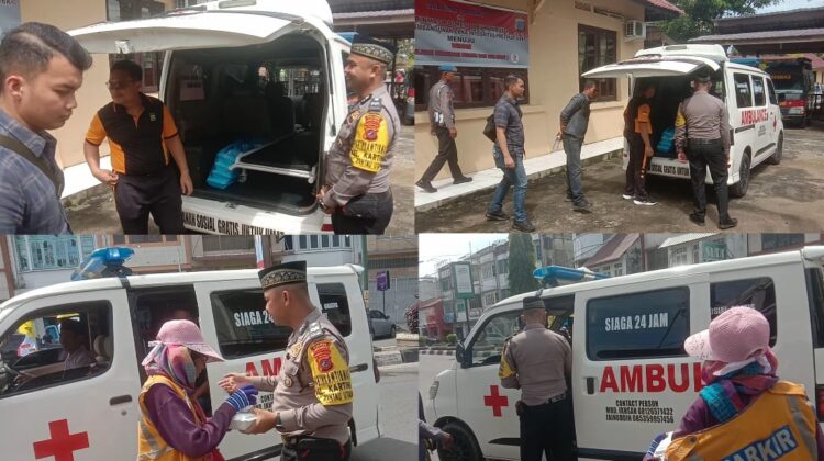 Aiptu Muhammad Ikhsan saat melaunching mobil Ambulance yang tertera contact person dirinya dengan nomer 0812 6571 432 di seputaran Kota Rantauprapat, dengan berbagi kebaikan berupa puluhan paket makan siang kepada para pekerja parkir dan abang becak. 
