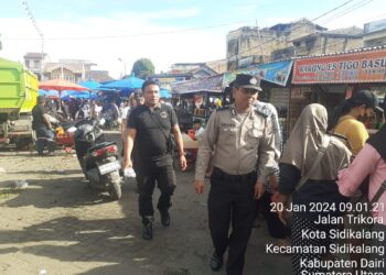 Polsek Sidikalang Kota lakukan Pengamanan dan Patroli di Pusat Pasar Sidikalang dalam memberikan rasa aman dan nyaman kepada masyarakat dikawasan pusat perbelanjaan. Sabtu (20-01-2024).