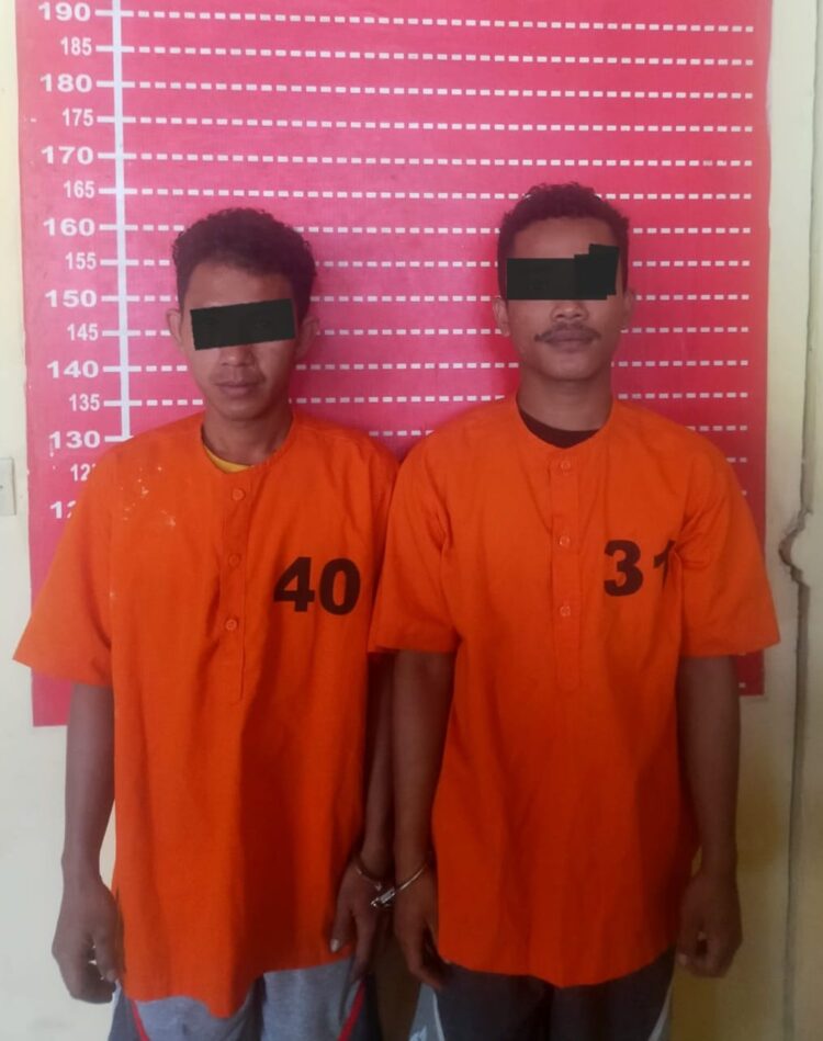 Note
MS =Muhammad Syaiful.
BS = Bagus Sujiwo | Keterangan Foto
DIAMANKAN : MS (26), mekanik yang diduga melakukan pencurian batrei bekas milik majikannya bersama temannya BS (22), diamankan di Polsek Firdaus. (Foto Dok/Humas Polres)