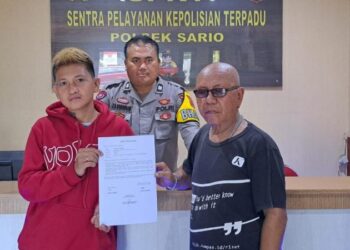 Bhabinkamtibmas Aiptu Jec Sorongan dari Polsek Sario aktif melakukan kegiatan Problem Solving dan Binluh Kamtibmas di Kelurahan Sakobar, Kecamatan Sario.