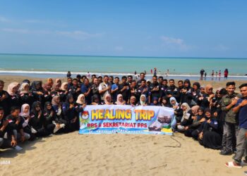 Panitia Pemungutan Suara (PPS) dan sekertariat PPS Sekecamatan Paya Bakong, Healing Trip ke pantai Bantayan Aceh Utara Minggu, 21 Januari 2024.
