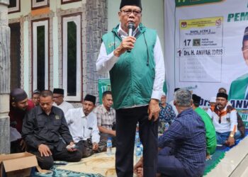 Calon anggota legislatif (Caleg) DPR RI Dapil Aceh 2 nomor urut 1 dari Partai Persatuan Pembangunan (PPP) Drs. H. Anwar Idris meresmikan posko Pemenangan Rakyat Desa Alue Ie Mirah, Kecamatan Tanah Jambo Aye Kabupaten Aceh Utara, Minggu 21/1/2024.