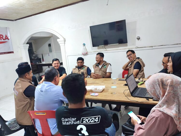 Guna mendukung Pemilu berlangsung damai, Relawan Pengusaha Muda Nasional (Repnas) Aceh, melakukan silaturrahmi dengan pendukung pasangan calon Ganjar Pranowo-Mahfud, yaitu Relawan Ganjar Sumatera (Ragusa) Aceh, Senin 21 Januari 2024.
