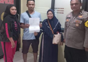 Bhabinkatibmas 3 Kelurahan Aipda F. Elias melakukan Giat Problem Solving di Polsek Tuminting sebagai respons terhadap pengaduan langsung warga pada hari Senin tanggal 22 Januari 2024, sekitar jam 10.30 Wita.