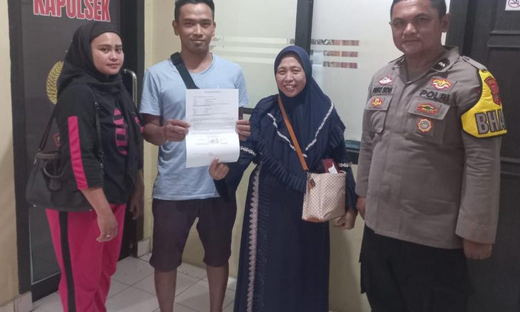 Bhabinkatibmas 3 Kelurahan Aipda F. Elias melakukan Giat Problem Solving di Polsek Tuminting sebagai respons terhadap pengaduan langsung warga pada hari Senin tanggal 22 Januari 2024, sekitar jam 10.30 Wita.