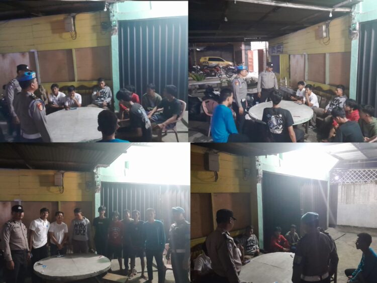 Polsek Kualuh Hulu Polres Labuhanbatu Laksanakan Patroli di Kampung bebas dari Narkoba (KBN), Patroli dilakukan agar masyarakat menolak narkoba dan menjaga kampung supaya bebas dari narkoba, Senin (22/01/2024)