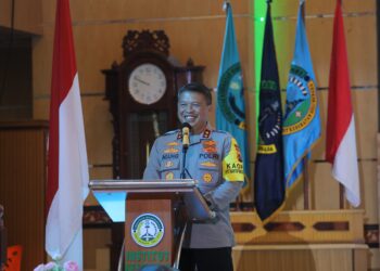 BERI KULIAH UMUM: Kapolda Sumut, Irjen Pol Agung Setya Imam Effendi, memberikan kuliah umum di Institut Kesehatan Deli Husada Delitua, Selasa (23/1/2024). (Foto Dok/ Polda Sumut)