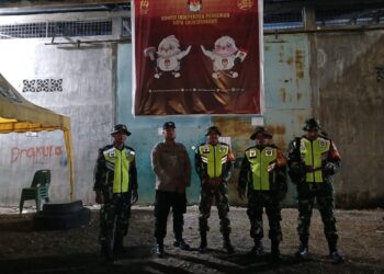 Personil Koramil 16/Bds Kodim 0103/Aceh Utara dan Babinkamtibmas Polsek Banda Sakti melaksanakan patroli dibeberapa titik wilayah Pemerintah Kota (Pemko) Lhokseumawe untuk monitor titik-titik rawan di seputaran wilayah teritorial. Rabu malam (24/01/2024).