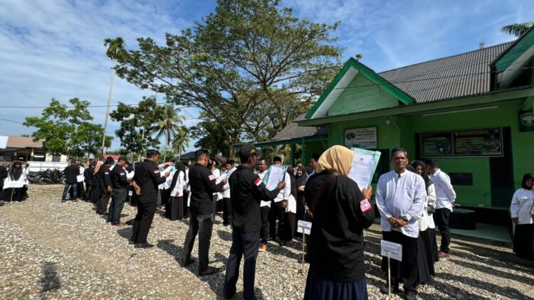 Sebanyak 357 petugas kelompok penyelenggara pemungutan suara (KPPS) untuk 51 tempat pemungutan suara (TPS) di Klaten pada Pemilu 2024 dilantik, Kamis (25/1/2024).