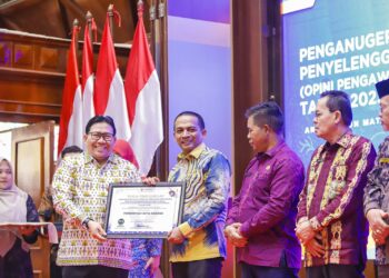 Piagam penghargaan tersebut diserahkan oleh Ketua Ombudsman RI Mokhammad Najih kepada Sekretaris Daerah Kota Sabang Andri Nourman, di Anjong Mon Mata Banda Aceh, Kamis (25/1/24).