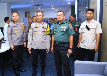 Kadiv Humas Polri Irjen. Pol. Sandi Nugroho menerima kunjungan Kapuspen TNI Mayjen Nugraha Gumilar beserta rombongan di Gedung Humas Polri, Kamis (25/1/24).