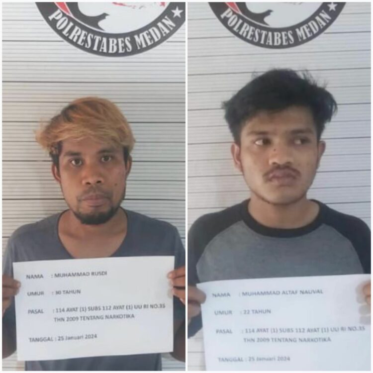 PENGEDAR SABU: Dua pengedar narkoba jenis sabu berinisial MR dan MAN diamankan di Mako Satres Narkoba Polrestabes Medan, Jumat (26/1/2024).(Foto Dok/Polrestabes)