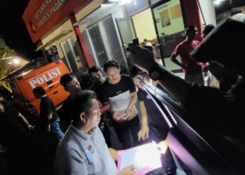 OTT: Polda Sumut melakukan OTT terhadap PH, oknum komisioner KPU Padangsudempuan di sebuah cafe, Sabtu (27/1/2024) dini hari. (Foto Dok/ Polda Sumut)