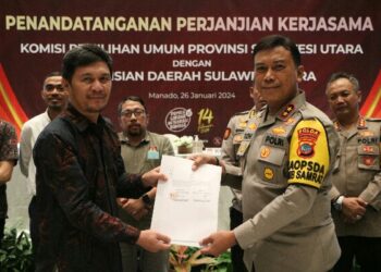 Komisi Pemilihan Umum (KPU) Provinsi Sulawesi Utara bersama Kepolisian Daerah (Polda) Sulawesi Utara (Sulut) melaksanakan penandatanganan perjanjian kerjasama, di Hotel Luwansa Manado, Jumat (26/1/2024). Kegiatan tersebut dihadiri oleh Kapolda Sulut Irjen Pol Yudhiawan, para pejabat utama Polda Sulut, Ketua KPU Sulut Kenly Poluan dan Komisioner KPU Sulut.